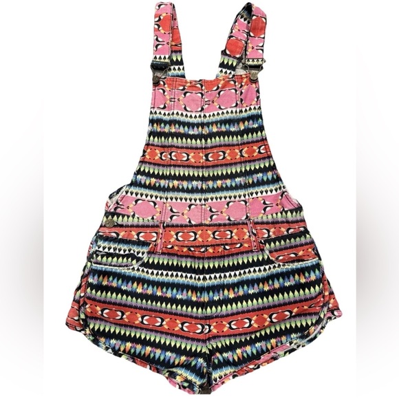 FARM Rio Pants - FARM Rio OS Petite Overall Shorts. Toucan Print. Funky, Beach, Colorful, Vibrant